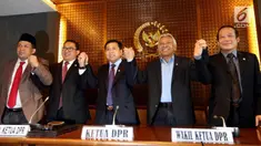 Sesuai Undang-Undang tentang MPR, DPR, DPRD, dan DPD (UU MD3), jika ada legislator terjerat kasus hukum, sampai ada putusan hukum tetap, dia tetap anggota DPR.