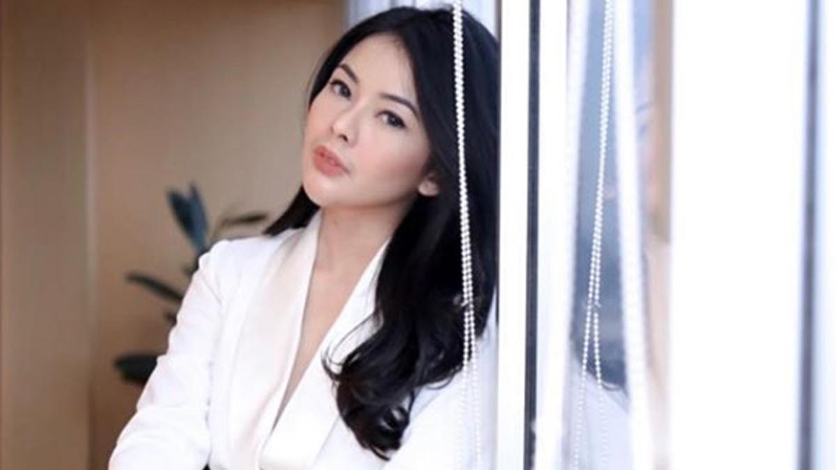 FOTO: Elvia Cerolline, Model Cantik Pacar Baru Billy Syahputra - Foto