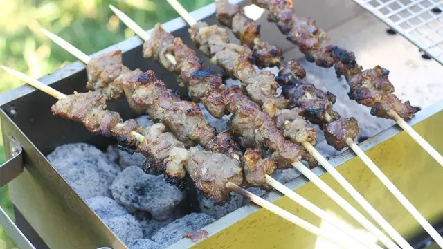 [Bintang] Ilustrasi Makanan Sate