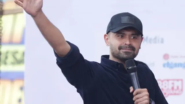 [Bintang] Mike Lucock