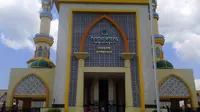 Zikir dan salawat digelar di Masjid Hubbul Wathan Islamic Center, Mataram, NTB, menyambut pemberian gelar Pahlawan Nasional untuk pendiri Nahdlatul Wathan, Maulana Syekh TGKH Muhammad Zainuddin Abdul Madjid. (Liputan6.com/Hans Bahanan)