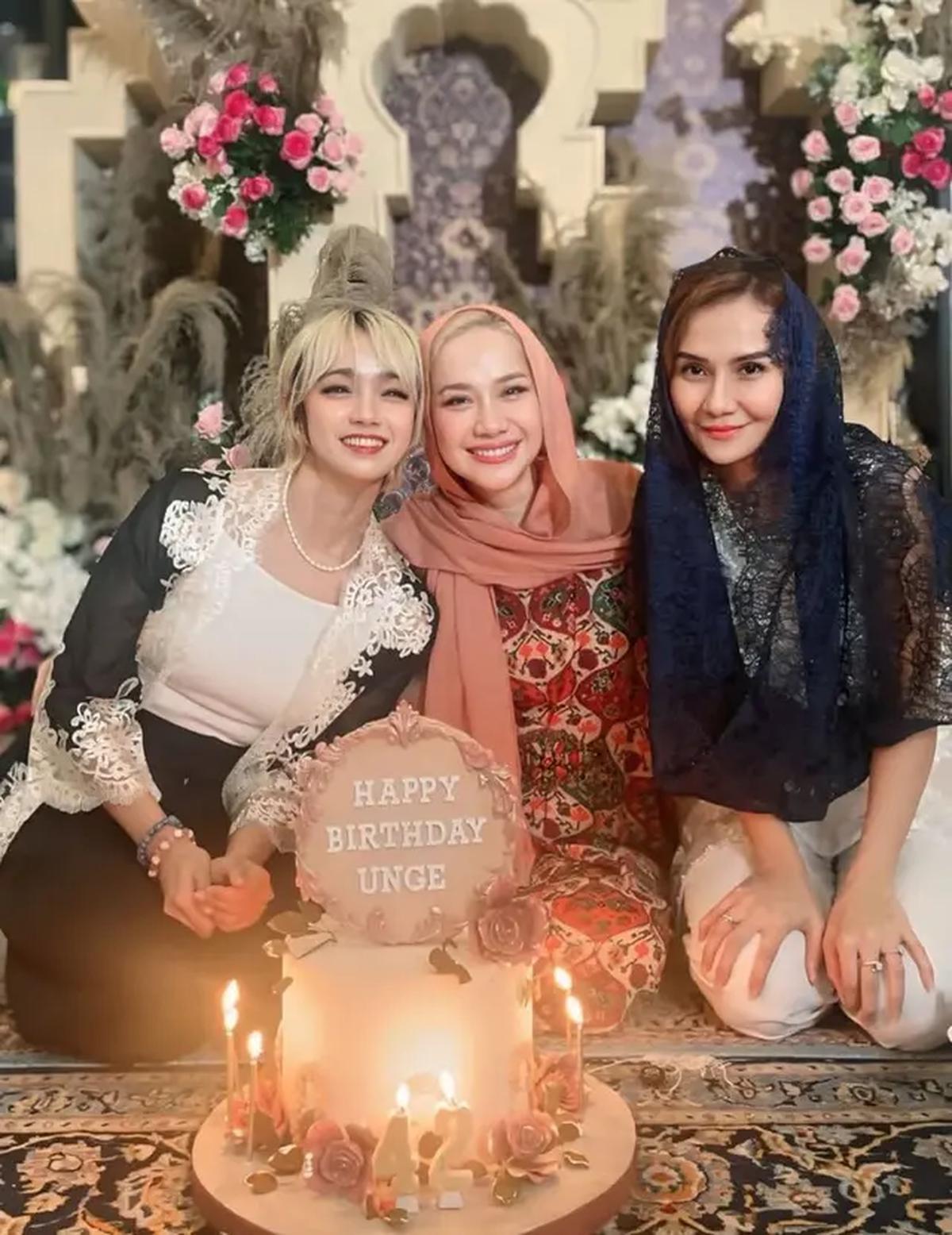 Bunga Citra Lestari ulang tahun ke-42. [@tanayudjanuismadi]