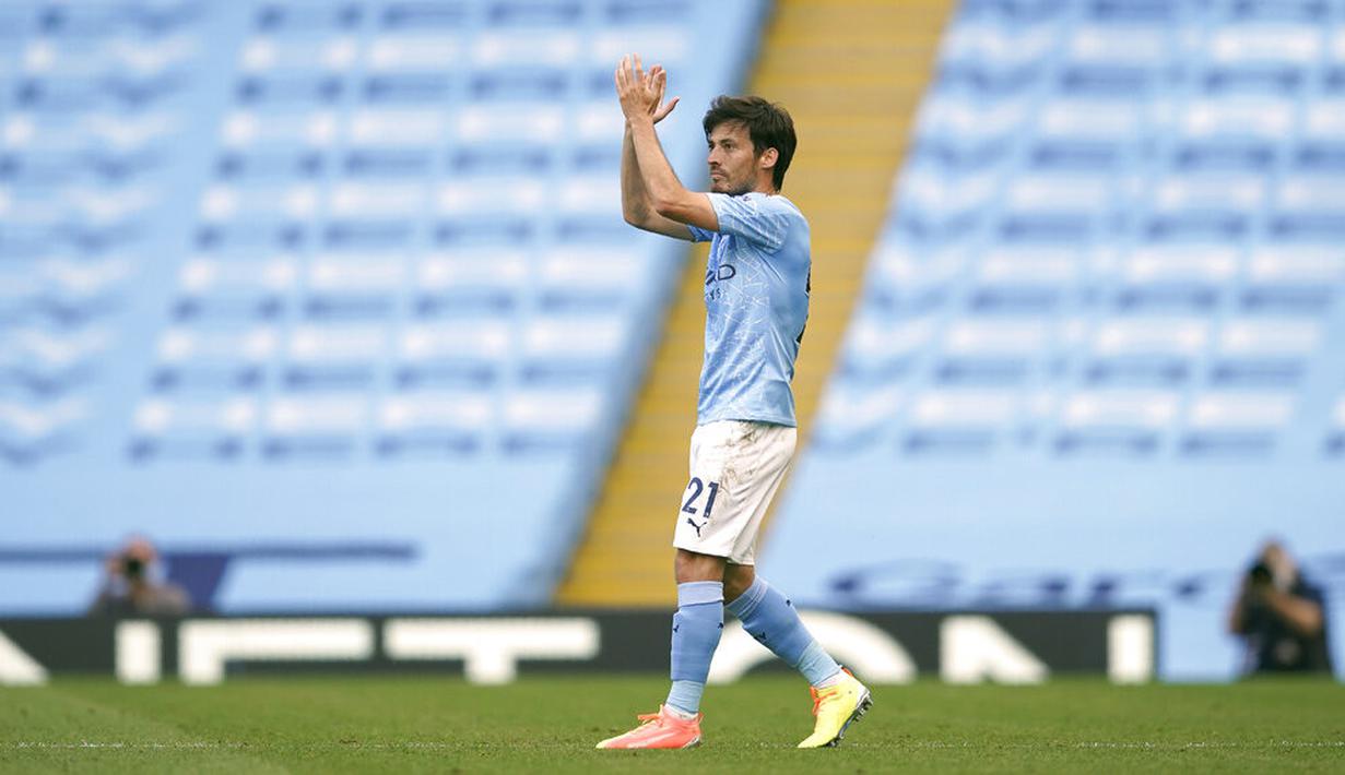 Selama 10 tahun berseragam Manchester Biru, Silva telah menyumbangkan 77 gol dan 140 assist dengan raihan 13 trofi juara termasuk empat gelar Liga Inggris, dan dua Piala FA. (AP Photo/Dave Thompson, Pool)