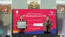 Tangkapan layar menampilkan Komisaris Utama PT. Bukalapak.com Tbk, Bambang Brodjonegorobersama Direktur Utama PT. Bukalapak.com Tbk, M Rachmat Kaimuddin saat pencatatan perdana saham BUKA secara virtual, Jakarta, Jumat (6/8/2021). (Liputan6.com)