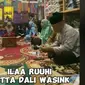 Bukan Keluarga, Wanita Ungkap Alasan Haru Gelar Tahlilan untuk Mendiang Suami Jennifer Coppen, Dali Waasink.&nbsp; foto: TikTok @itsmerbu