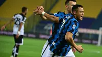 Alexis Sanchez usai mencetak gol ke gawang Parma pada laga lanjutan Liga Italia 2020/2021, Jumat (05/03/2021) dini hari WIB. (MIGUEL MEDINA / AFP)