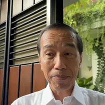 Presiden ke-7 RI Jokowi di kediaman pribadinya di Solo.(pendapatsaya.com/Fajar Abrori)