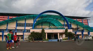 Stadion Kanjuruan menjadi tempat berlangsungnya laga Surya Citra Media (SCM) Cup 2015 grup B. Foto diambil pada Jumat (16/1/2015). (Liputan6.com/Faizal Fanani)