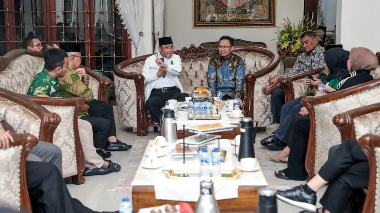 Plt Ketua Umum Partai Persatuan Pembangunan (PPP) Muhamad Mardiono melakukan konsolidasi politik bersama Ketua Dewan Pimpinan Wilayah (DPW) PPP se-Indonesia Timur, di kediaman salah satu kader, Gowa, Sulawesi Selatan (Istimewa)