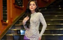 Anggun dan Cantik, 8 Foto Melly Lee dalam Balutan Kebaya dan Bisa Jadi Inspirasi