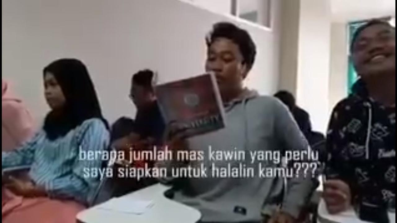 Cowok Ini Ajukan Pertanyaan Saat Presentasi, Ujungnya Malah Modus