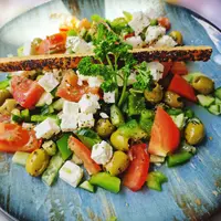 Sahabat Fimela, pernah dengar istilah color variety method? Para pakar gizi internasional menekankan bahwa semakin banyak warna buah dan sayur di setiap sajian, semakin lengkap pula nutrisi yang kamu dapatkan.  (Sumber: Pexels).