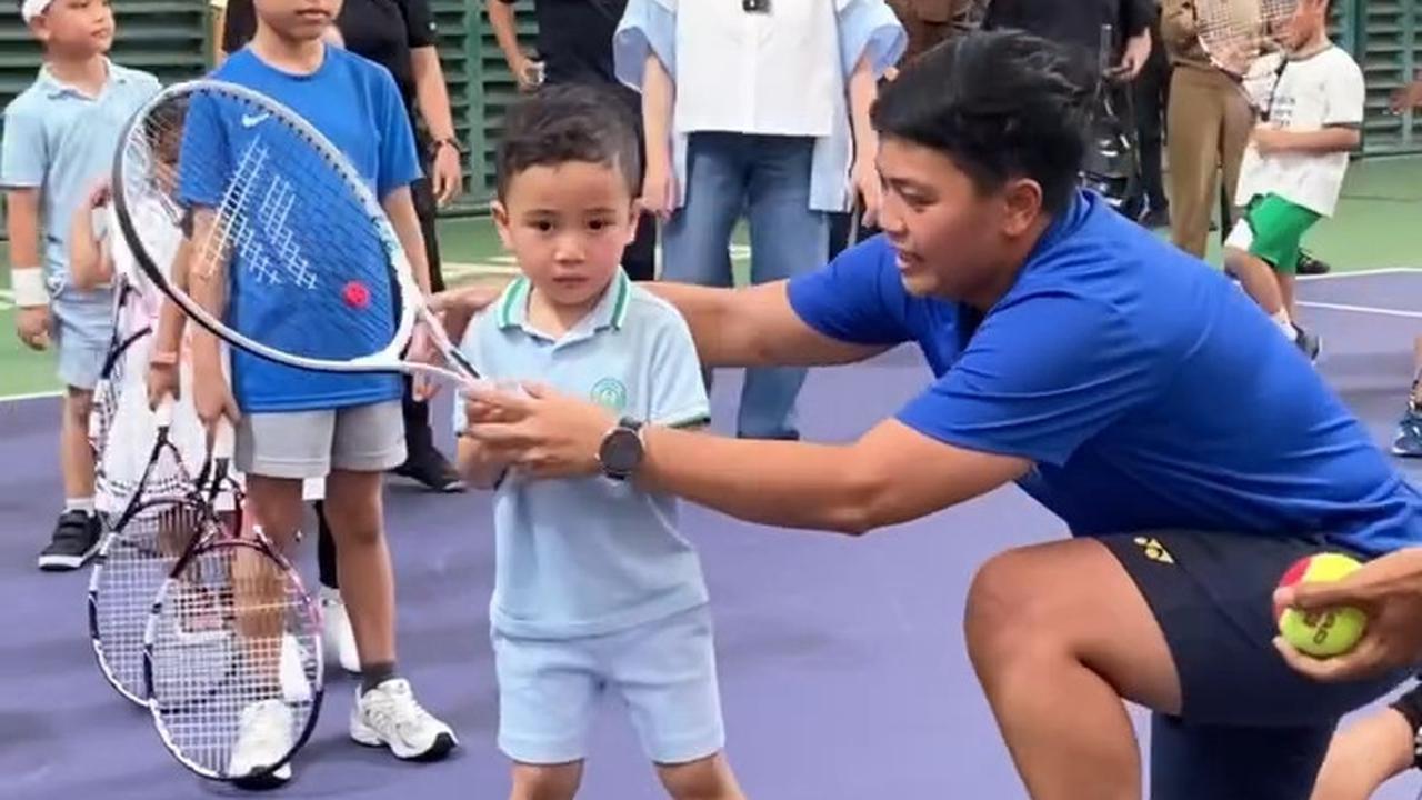 Potret Rayyanza Ikut Latihan Tenis Didampingi Nagita Slavina, Netizen: Produktif Banget