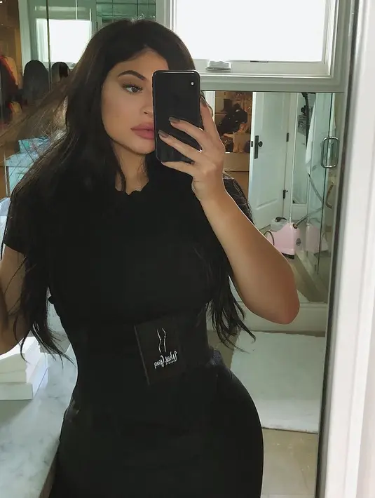 Kylie Jenner sendiri dikabarkan menantang Rob Kardashian untuk menjadi lebih baik demi Dream. (instagram/kyliejenner)