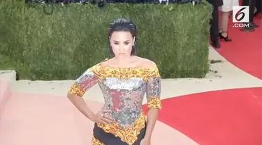 Demi Lovato dilarikan di Rumah Sakit pekan lalu akibat overdosis. Kini, akhirnya ia angkat suara.