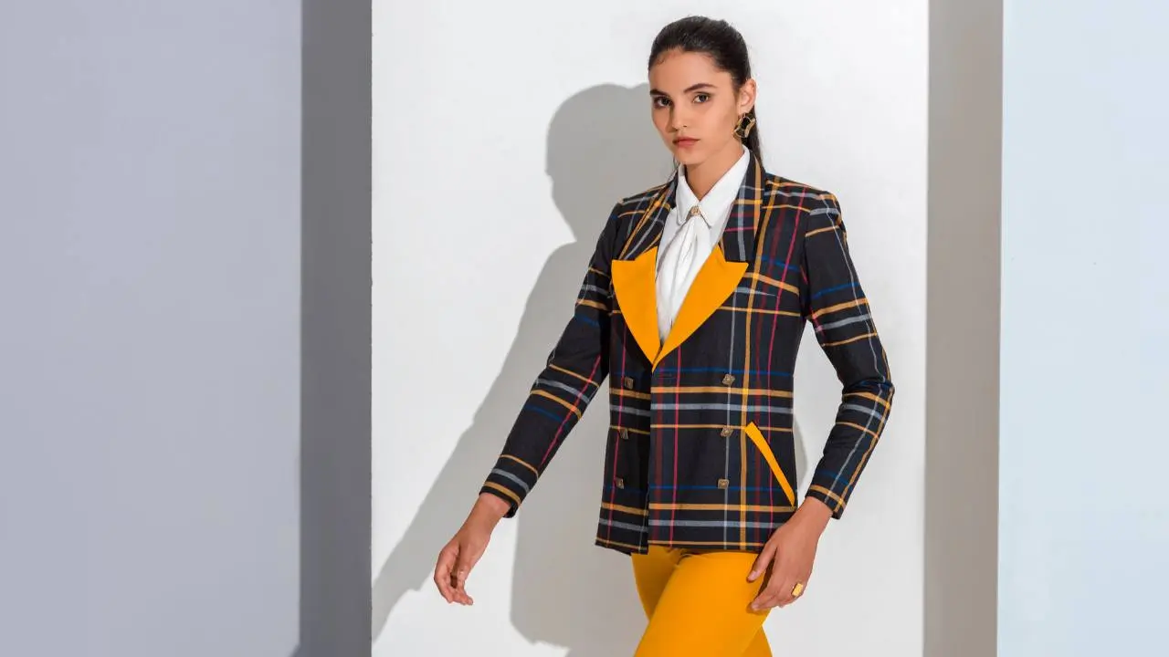 Inspirasi OOTD Bukber yang Pancarkan Old Money Look, Korean Tweed Blazer Wajib Jadi Rekomendasi