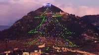Pohon Natal di Gubbio, Italia memiliki ukuran sebesar gunung.