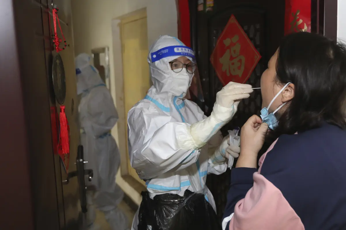 Akibat Lockdown, Pekerja Tinggalkan Zona Industri Kota Zhengzhou di China