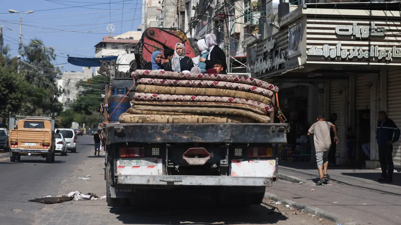 Warga Tinggalkan Kota Gaza
