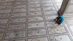 Pengurus menempelkan stiker di lantai bagi jemaah agar menjaga jarak selama salat ketika Masjid Jama dibuka kembali setelah pelonggaran lockdown di kawasan Kota Tua Delhi, Selasa (7/7/2020). India pada 6 Juli menjadi negara dengan jumlah virus corona tertinggi ketiga di dunia. (XAVIER GALIANA/AFP)
