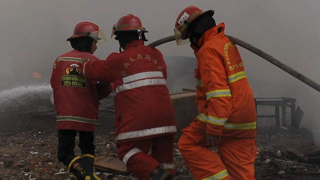 Gedung Instalasi Pemulasaraan Jenazah di RSPI Prof Dr Sulianti Saroso Terbakar