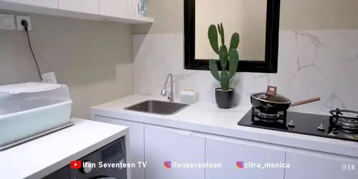 9 Potret Dapur di Rumah Mewah Ifan Seventeen dan Citra Monica yang Modelnya Ala Eropa