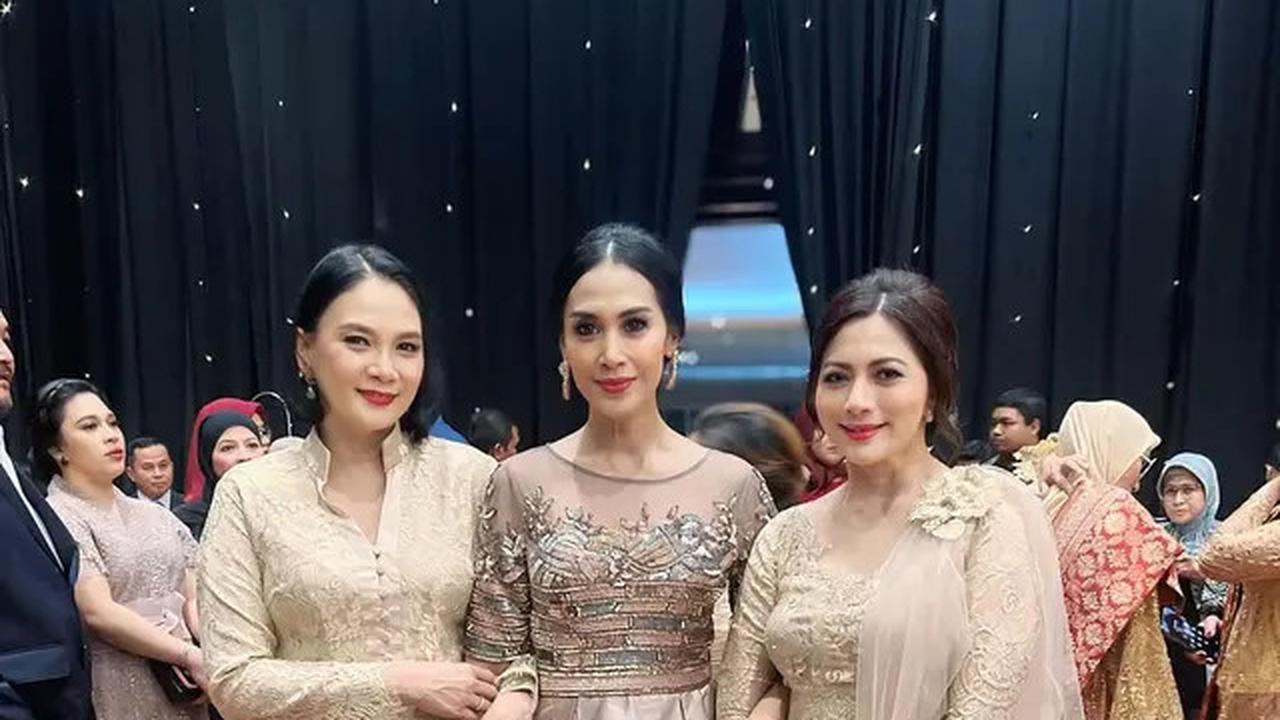 8 Potret Artis Hadir di Pernikahan Anak Bella Saphira, Jadi Ajang Reuni Artis Lawas 90-an