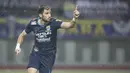 Bek Persib, Vladimir Vujovic, merayakan gol yang dicetaknya ke gawang PS Polri pada laga uji coba di Stadion Wibawa Mukti, Bekasi, Sabtu (12/3/2016). Persib berhasil menang 3-1 atas PS Polri. (Bola.com/Vitalis Yogi Trisna)