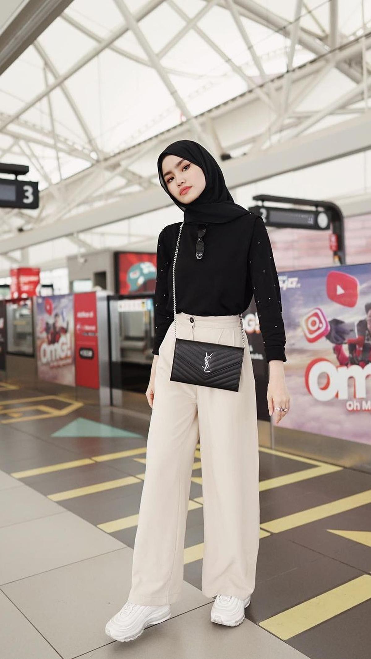 <b>Celana High Waist, Kesan Pinggang Lebih Ramping dan Jenjang</b>