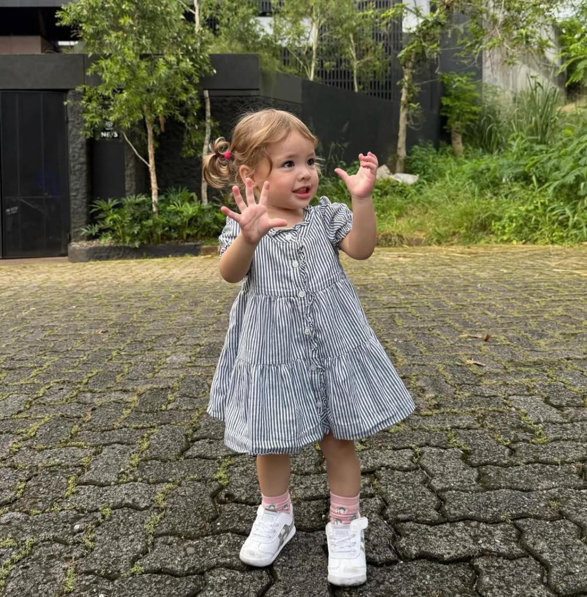 3 Potret Potret Imut Kamari, Anak Jennifer Coppen Tampil Menawan dengan Aura Noni-Noni Belanda