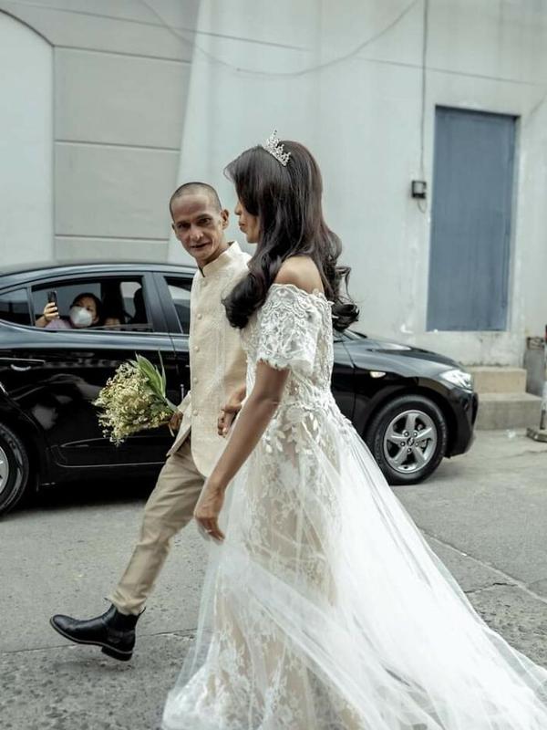 Pasangan Tunawisma Ini Jalani Sesi Foto Postwedding, 7 Potretnya Bikin Kagum. (Sumber: Instagram/rab4love)
