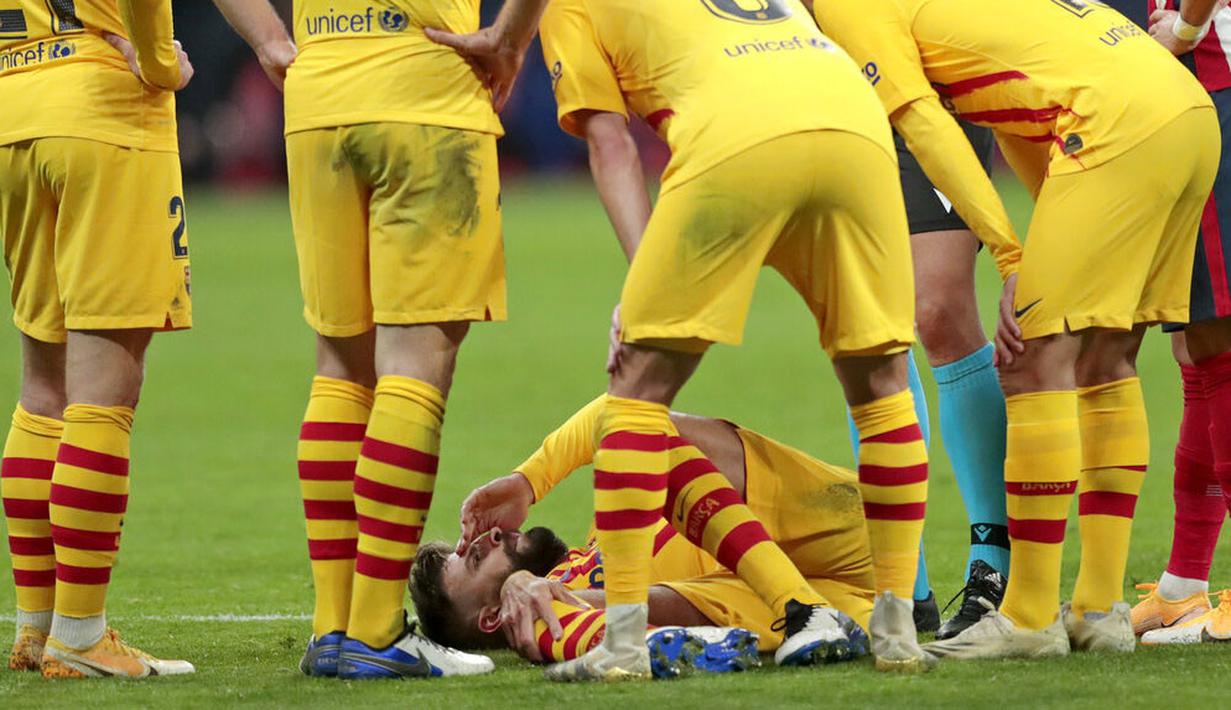 Dari hasil pemeriksaan, mantan pemain Manchester United itu mengalami cedera ligamen di kaki kanannya. (AP/Bernat Armangue)