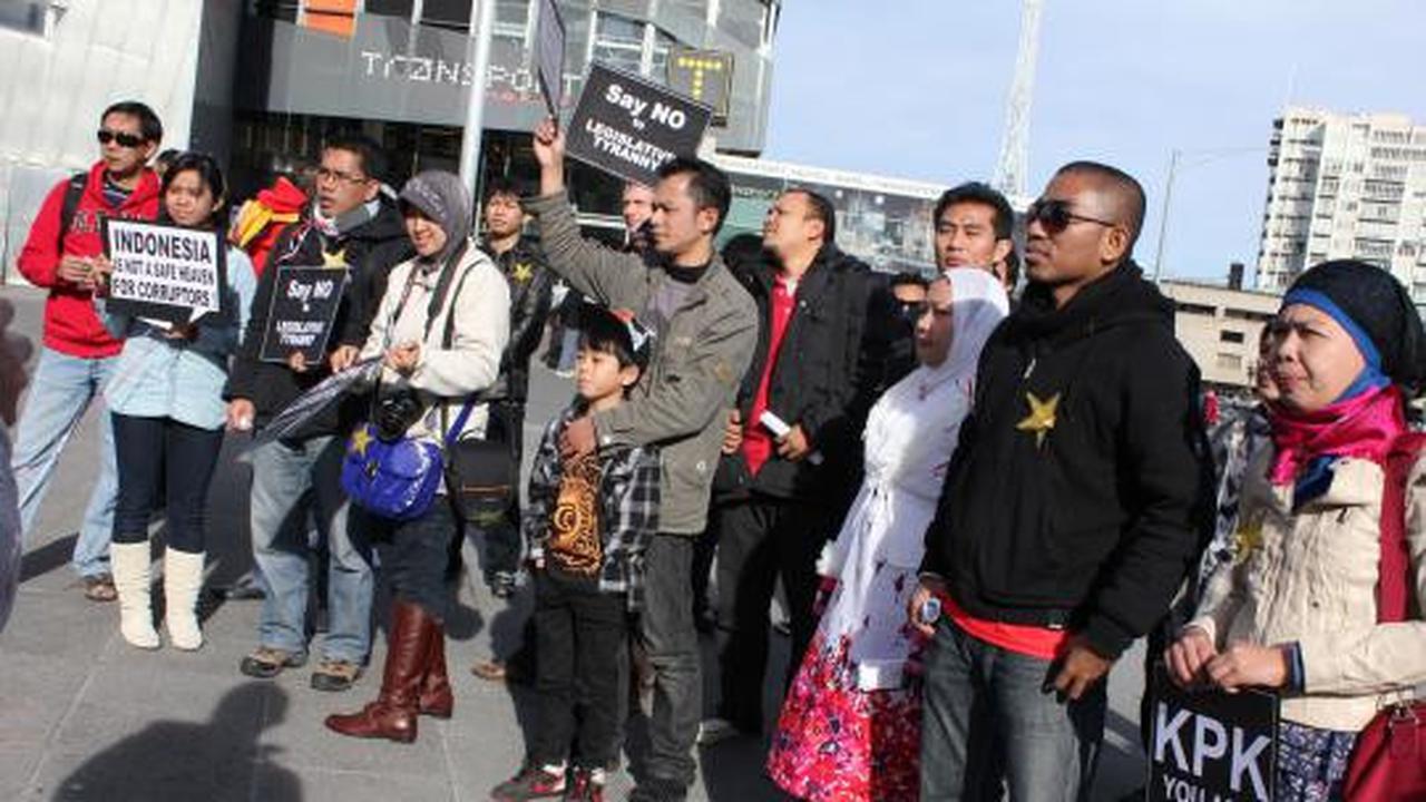 Aksi warga Indonesia di Australia saweran gedung KPK