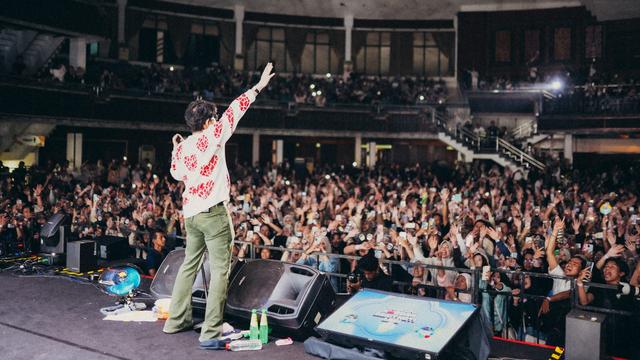 Juicy Luicy di Konser Untuk Korban Sakit Hati Lagi