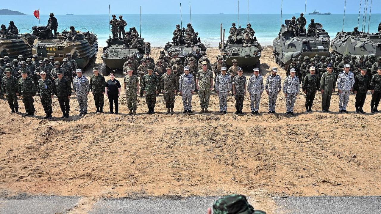 Sejumlah tentara dari berbagai negara saat ambil bagian dalam latihan militer 'Cobra Gold' di Chonburi, Thailand, pada 1 Februari 2024. Thailand kembali menggelar latihan militer terbesar se-Asia Tenggara bertajuk 'Cobra Gold'.&nbsp;Manan Vatsyayana/AFP