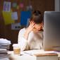 Ilustrasi perempuan sedang stress bekerja. (Foto: Shutterstock)