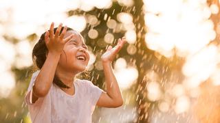 ilustrasi anak hujan/copyright By A3pfamily (Shutterstock)