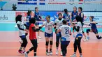 Timnas bola voli putri Indonesia menelan kekalahan kedua pada putaran pertama SEA V League 2023 di Vinh Phuc Gymnasium, Hanoi, Vietnam, Sabtu (5/8/2023). Setelah sebelumnya dikalahkan Thailand, kali ini Aulia Suci Nurfadila dkk menyerah 1-3 (20-25, 17-25, 25-23, 18-25) dari tuan rumah Vietnam. Dengan hasil ini, Indonesia gagal memenuhi target menjadi runner-up dan harus puas memperebutkan tempat ketiga menghadapi Filipina pada laga terakhir yang akan digelar Minggu (6/8/2023). (Dok. SEA V League 2023)