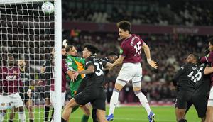 Manchester City harus puas bermain imbang 1-1 kontra West Ham United pada laga pekan ke-30 Premier League di London Stadium pada laga pekan ke-30 Premier League, Minggu (15/03/2026) dini hari WIB. (AP Photo/Dave Shopland)