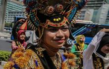 FOTO: Pesona 100 Penari Ayu dari 100 Kabupaten dan Kota Warnai HUT RI di Bundaran HI