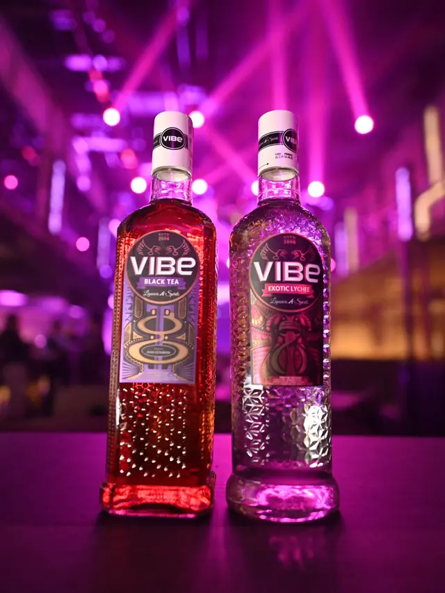 Ivan Gunawan dalam sebuah acara peluncuran desain botol Superstar Collection, Vibe X Ivan Gunawan, Sabtu (18/6/2022). (IST)
