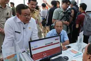Gubernur DKI Jakarta Pramono Anung meresmikan Kantor Kecamatan Kebayoran Baru di Jakarta Selatan (Jaksel), Selasa (19/5/2026).
