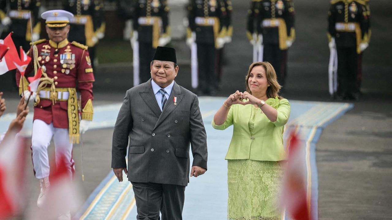 FOTO: Presiden Prabowo dan Presiden Peru Sapa Murid SD di Istana Merdeka