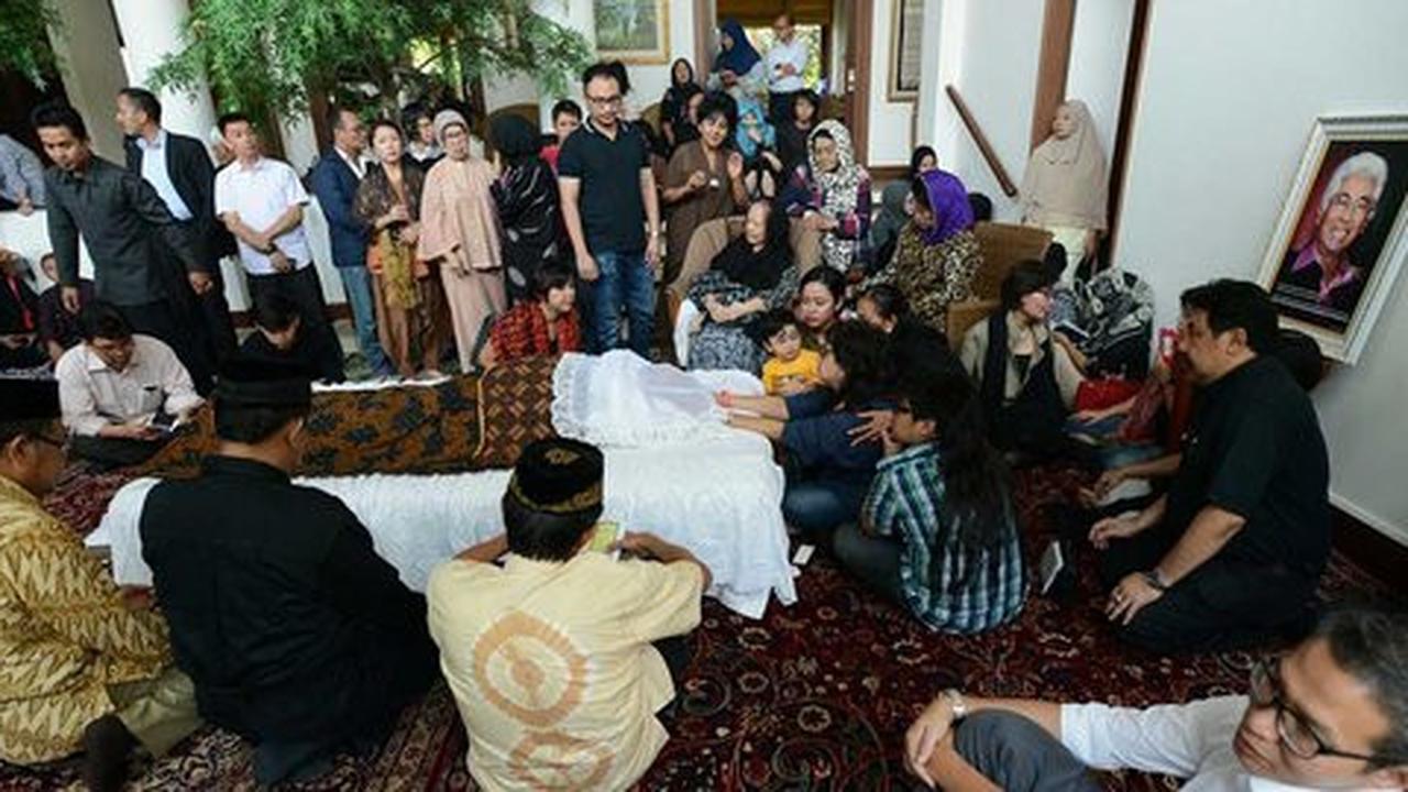 Bang Buyung bela jenderal sampai pedagang asongan di Pulogadung