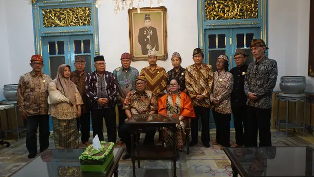 Keturunan Trah Paku Buwono X Menggugat