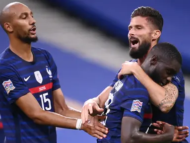 Pemain Prancis merayakan gol yang dicetak Olivier Giroud ke gawang Kroasia pada laga UEFA Nations League di Stade de France, Prancis, Rabu (9/9/2020) dini hari WIB. Prancis menang 4-2 atas Kroasia. (AFP/Franck Fife)