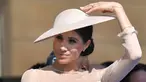 Duchess of Sussex, Meghan Markle menghadiri pesta kebun Istana Buckingham di London, Selasa (22/5). Tiga hari setelah pernikahannya dengan Pangeran Harry, Meghan tampil perdana di depan publik bersama sang suami. (Dominic Lipinski/Pool Photo via AP)