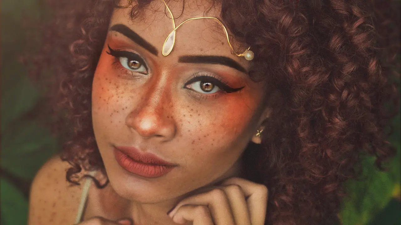 Tren Fake Freckles di Wajah, Punya Siapa Paling Kece?