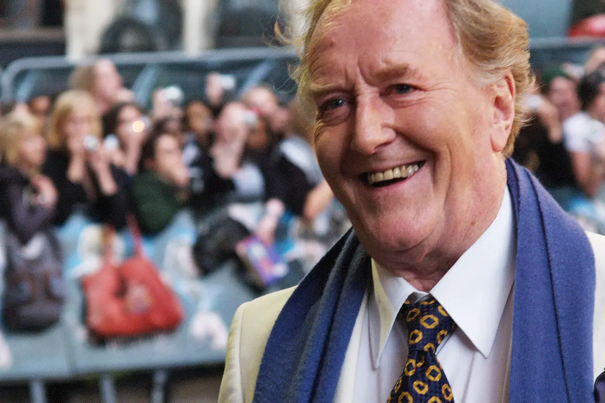 [Bintang] Robert Hardy