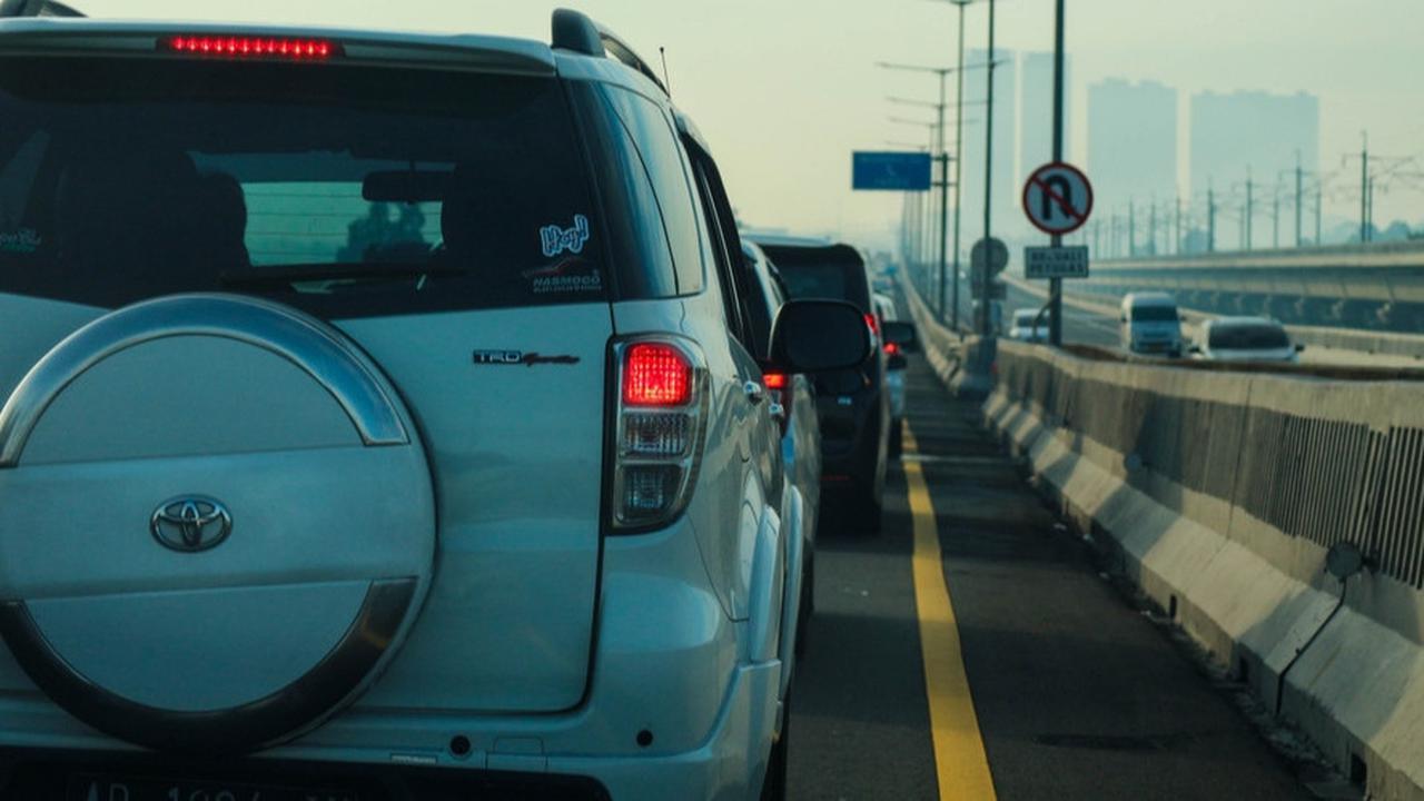 Pelanggaran di Bahu Jalan Tol: Risiko dan Hukuman yang Mengancam